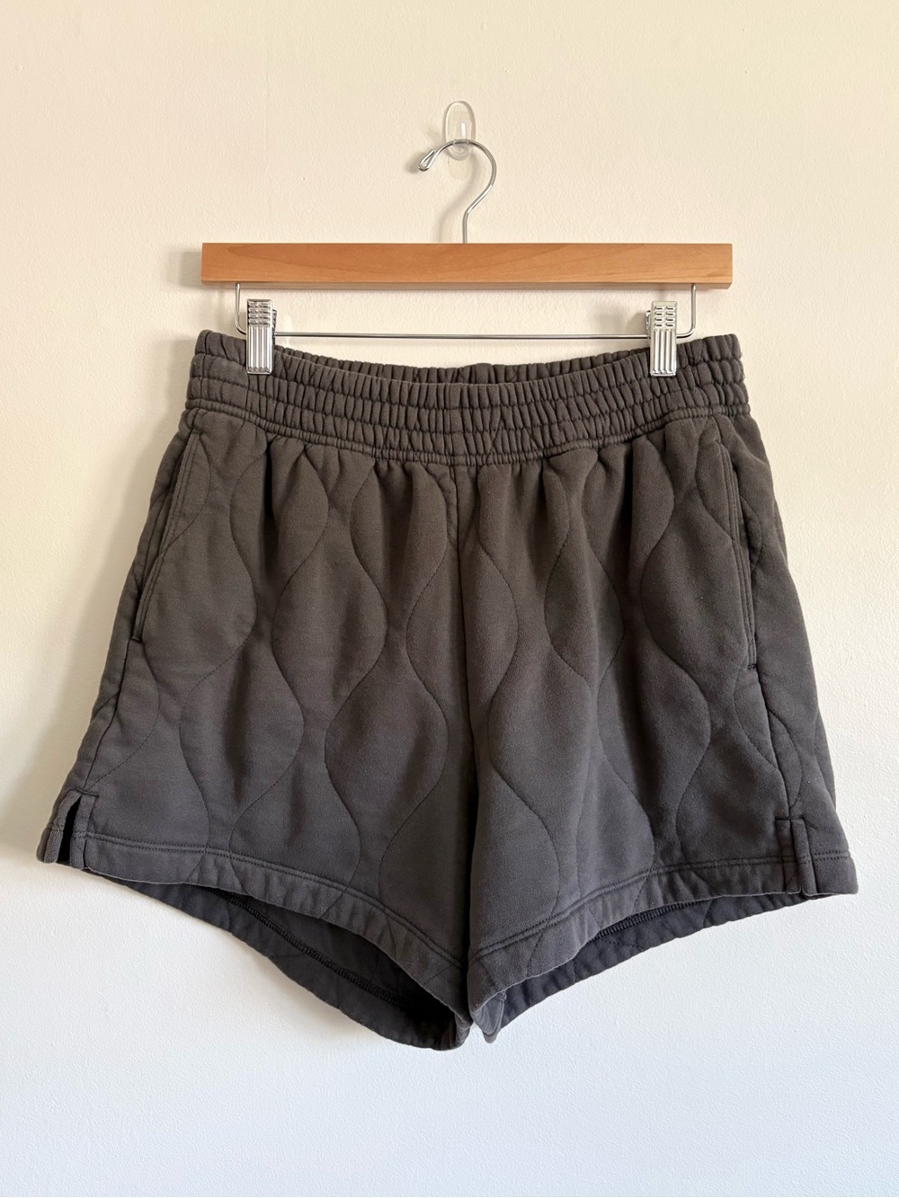 Abercrombie & Fitch High-Waist Quilted Shorts in Gray